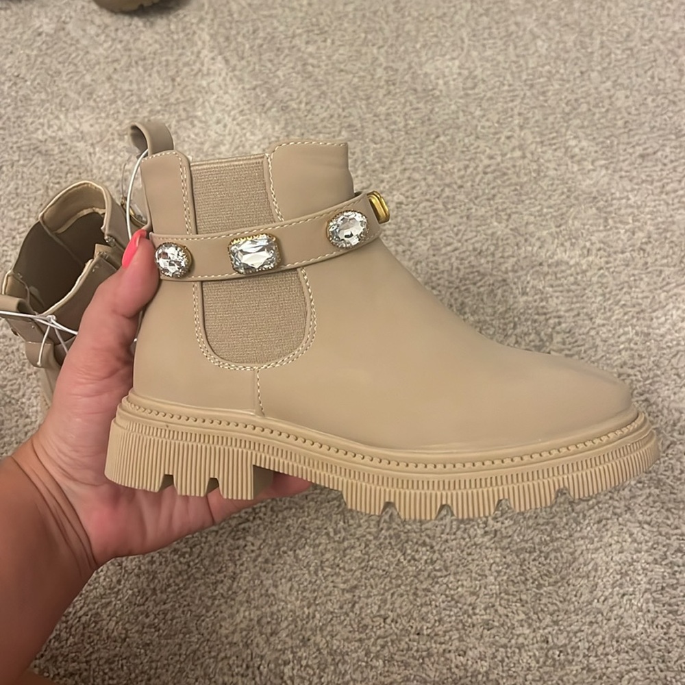 NWT Tan Beige Boots